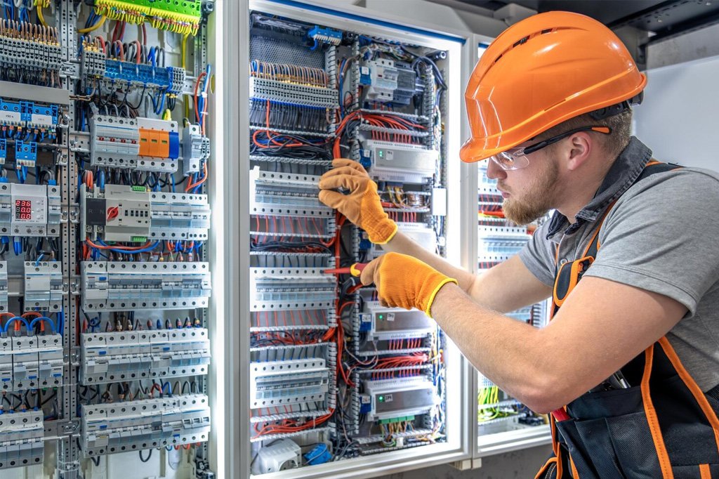 Professional electrician repair services in Dubai
